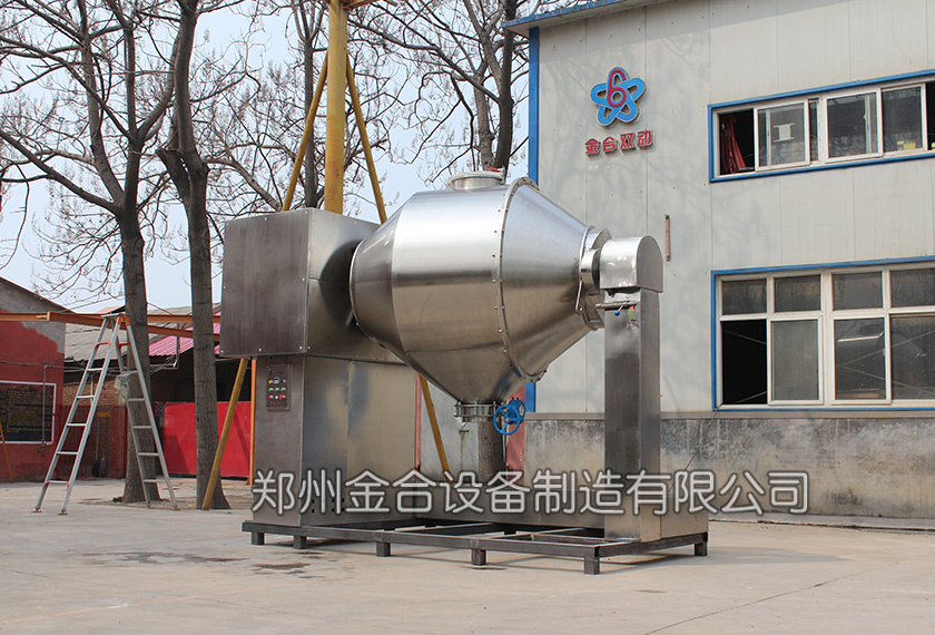 JHX3000L雙運(yùn)動(dòng)制藥混合機(jī)調(diào)試現(xiàn)場(chǎng)