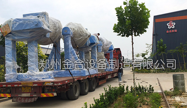 雙運(yùn)動(dòng)混合機(jī)直發(fā)客戶工廠